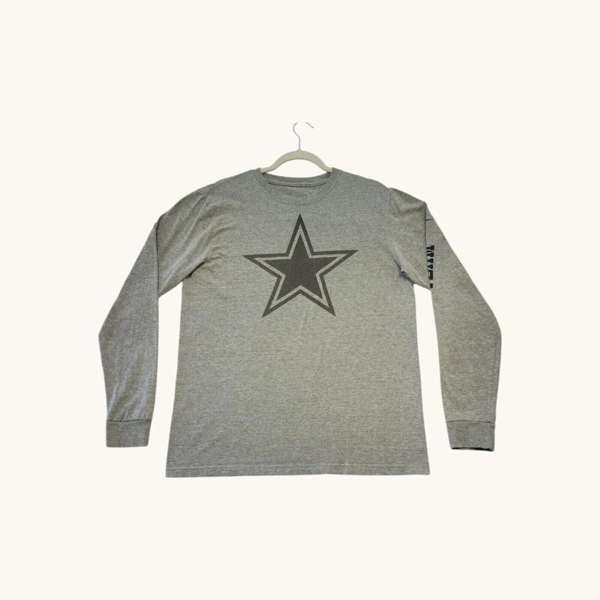 Nike grey long sleeve top featuring Dallas Cowboys star graphic print on soft knit fabric.