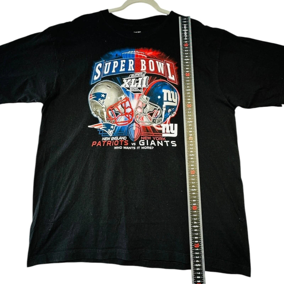 Reebok black t-shirt graphic print Super Bowl XLII helmets and team colors.