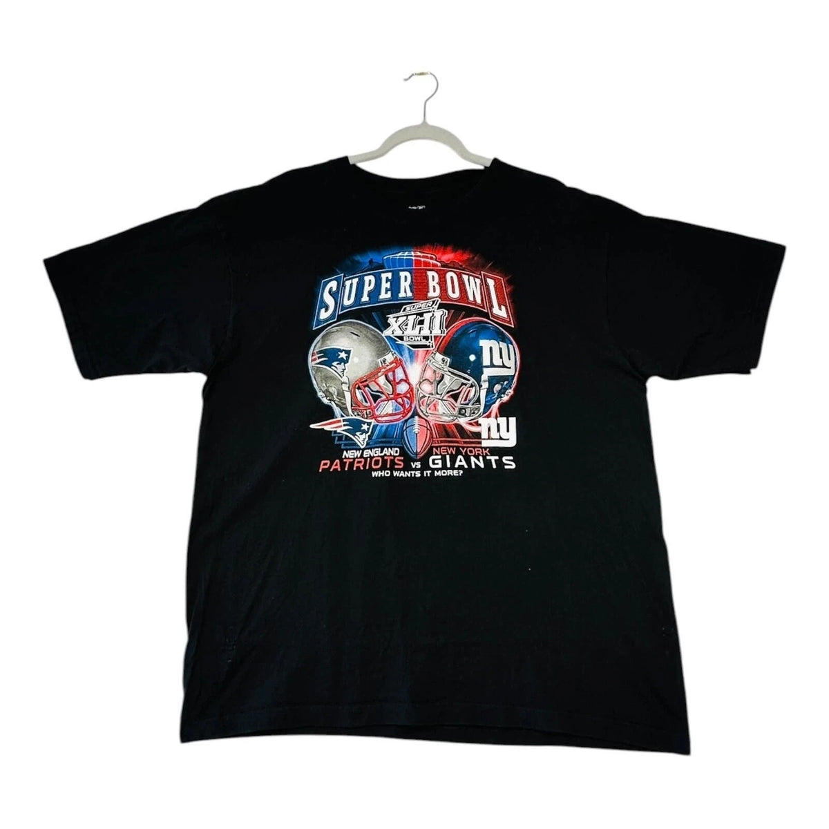 Reebok black t-shirt graphic print Super Bowl XLII helmets and team colors.