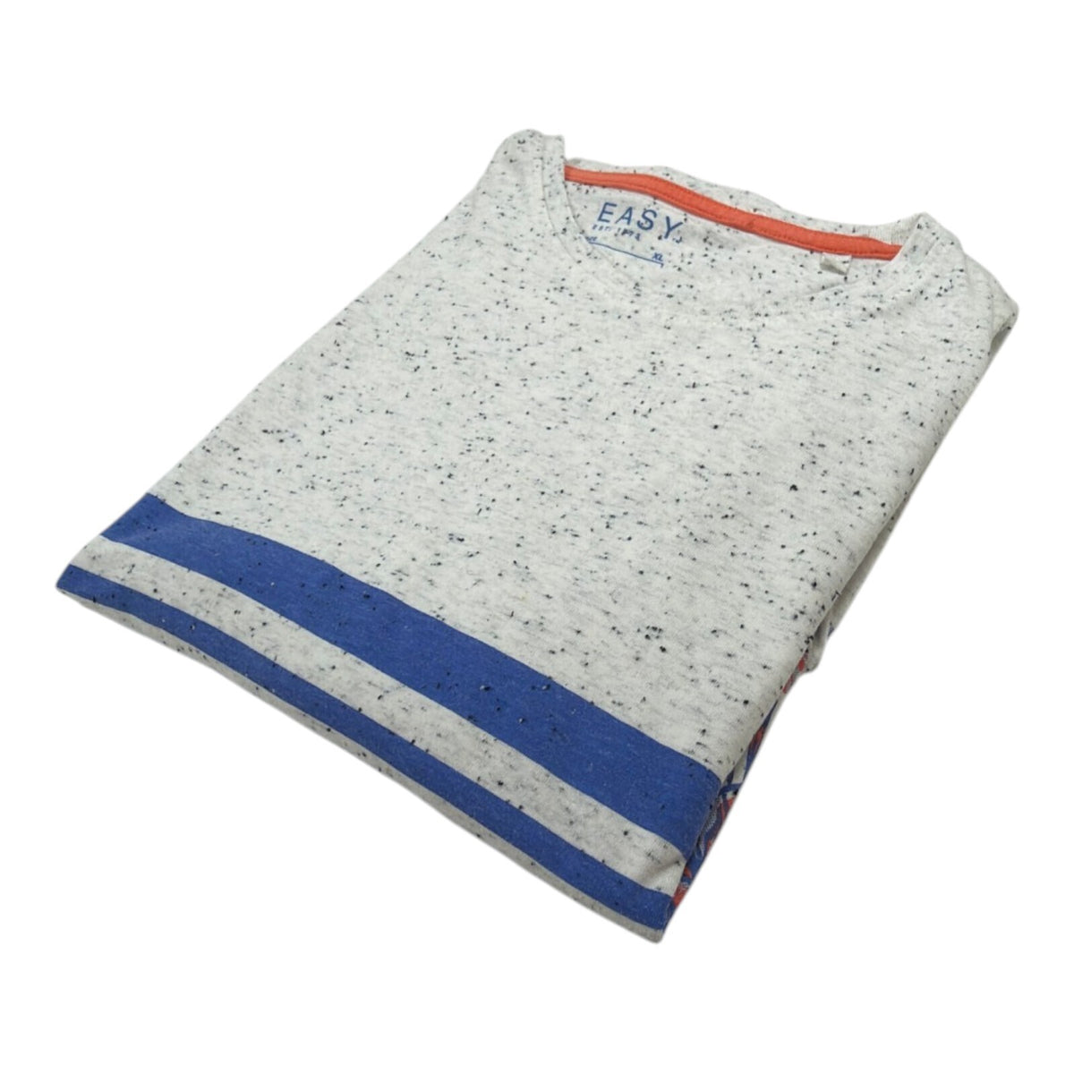 Easy grey short sleeve t-shirt with dotted pattern and crew neck design.