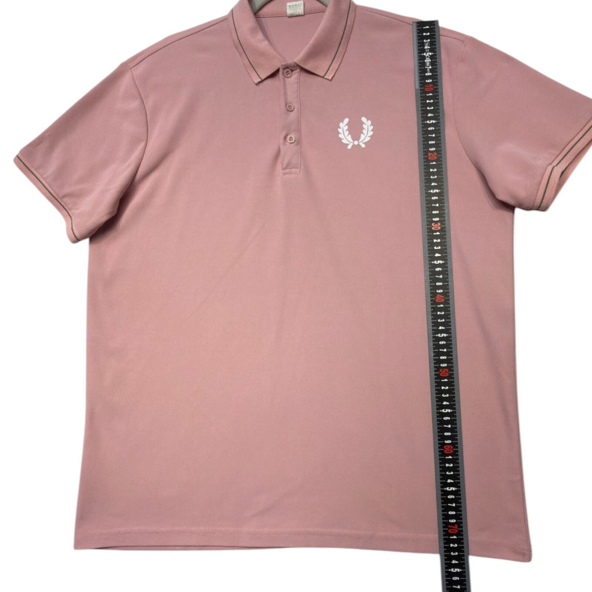 Laurel Wreath pink polo shirt with graphic print and embroidered logo, short sleeves.