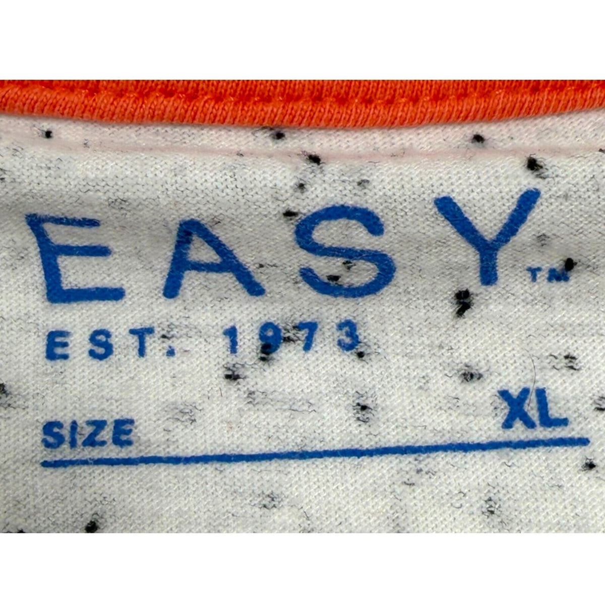 Easy grey short sleeve t-shirt with dotted pattern and crew neck design.