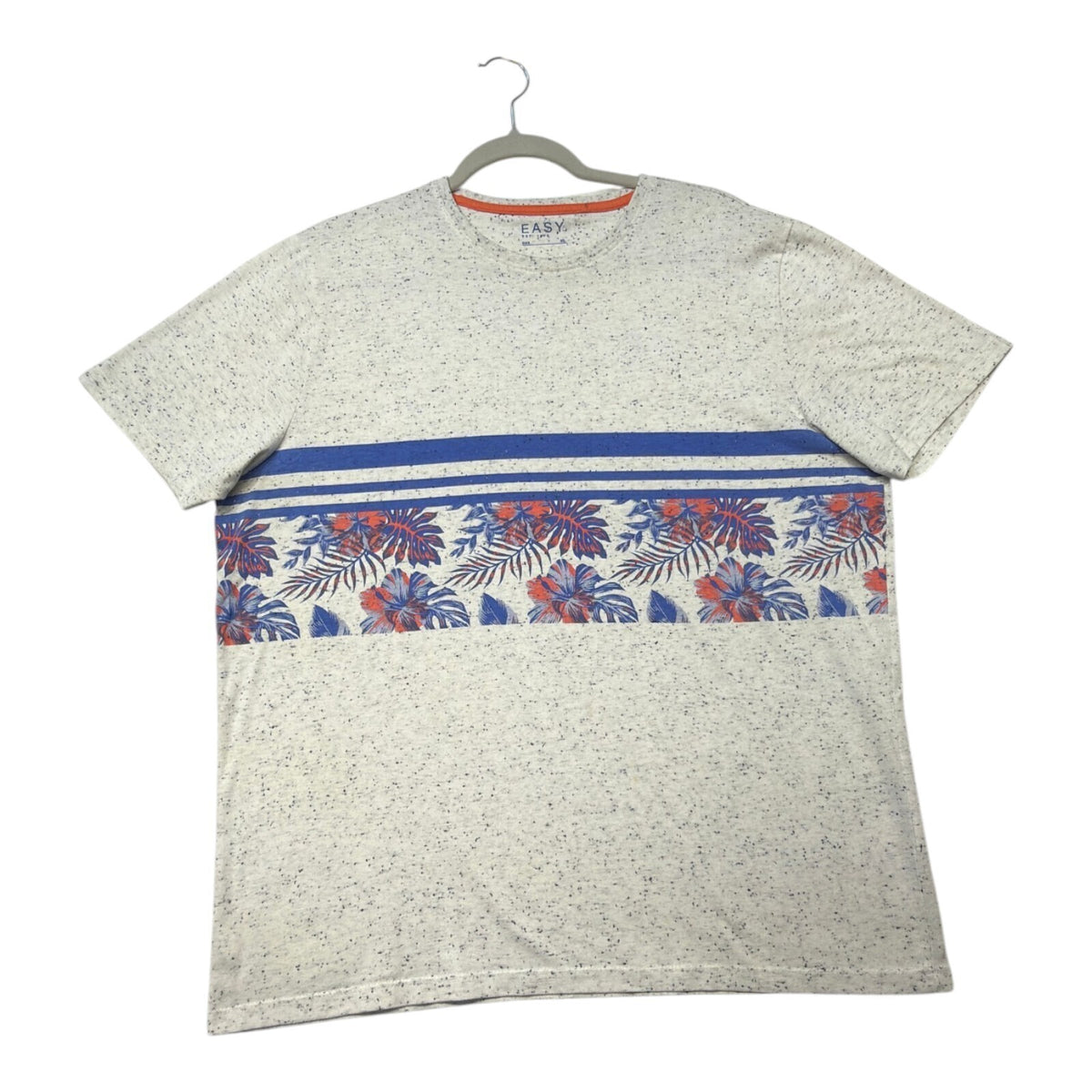Easy grey short sleeve t-shirt with dotted pattern and crew neck design.