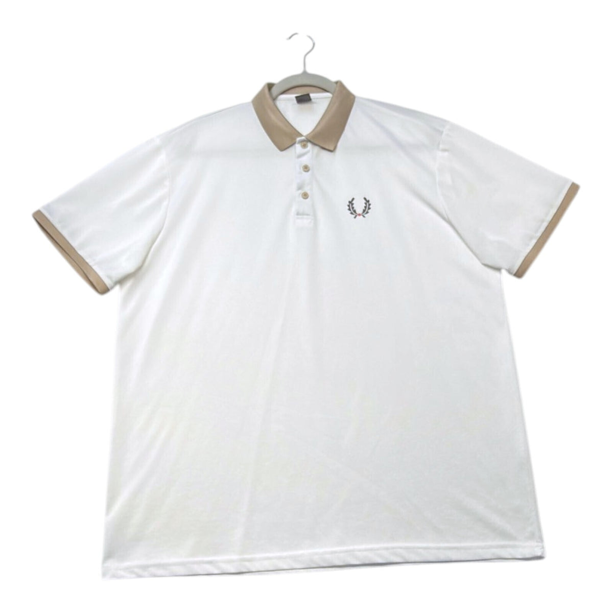 Laurel Wreath white polo shirt with graphic print and structured neckline.