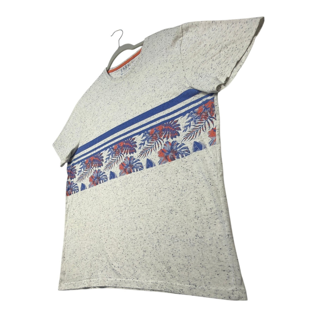 Easy grey short sleeve t-shirt with dotted pattern and crew neck design.