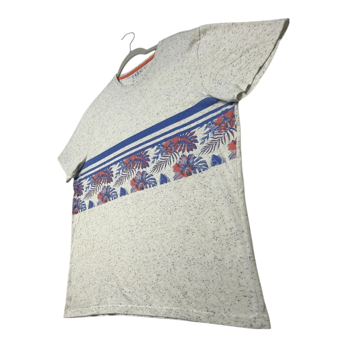 Easy grey short sleeve t-shirt with dotted pattern and crew neck design.