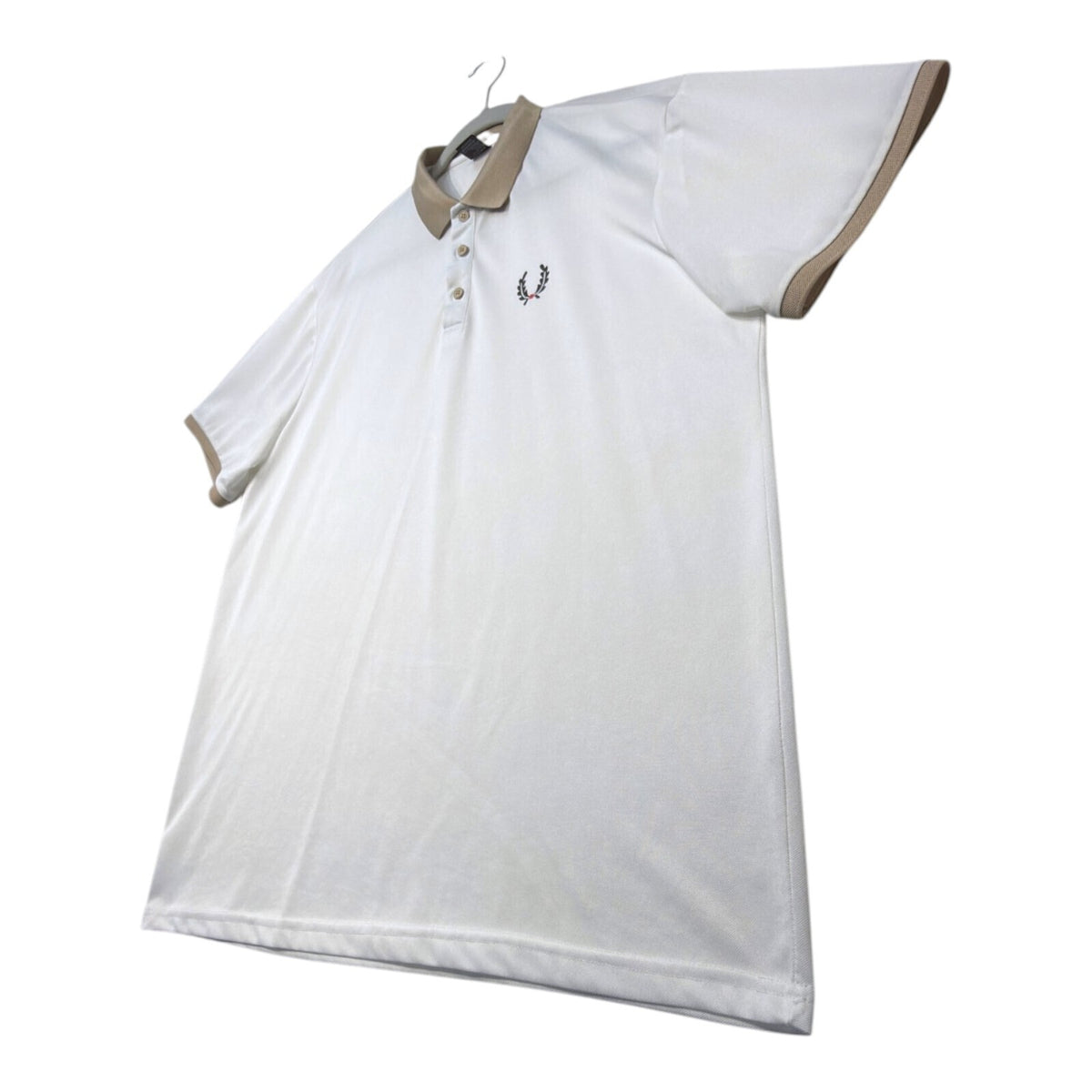 Laurel Wreath white polo shirt with graphic print and structured neckline.