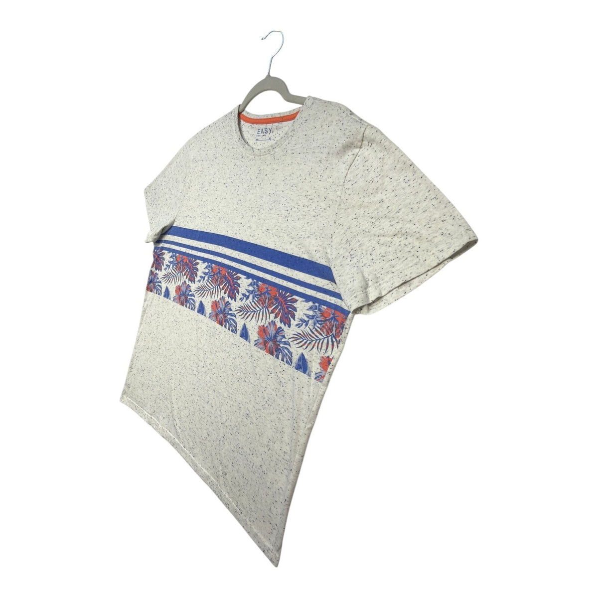 Easy grey short sleeve t-shirt with dotted pattern and crew neck design.